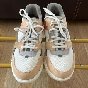 Super cute & fashion forward Sorel sneakers. So incredibly comfortable!